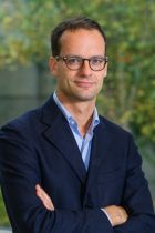 Stefano Dellavigna의 초상화